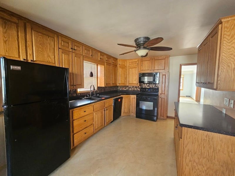 403 Broadway Ave, Lakefield, MN 56150