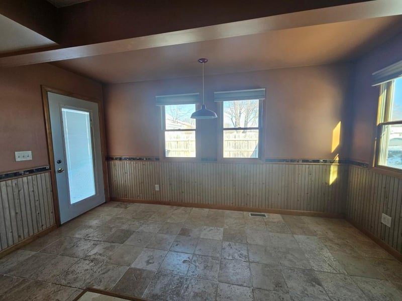 403 Broadway Ave, Lakefield, MN 56150