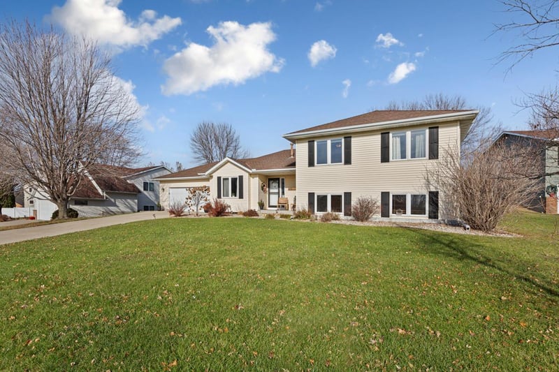 405 Thomas Dr, Eagle Lake, MN 56024