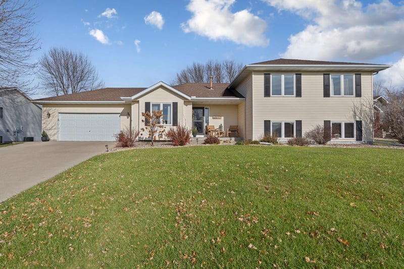 405 Thomas Dr, Eagle Lake, MN 56024