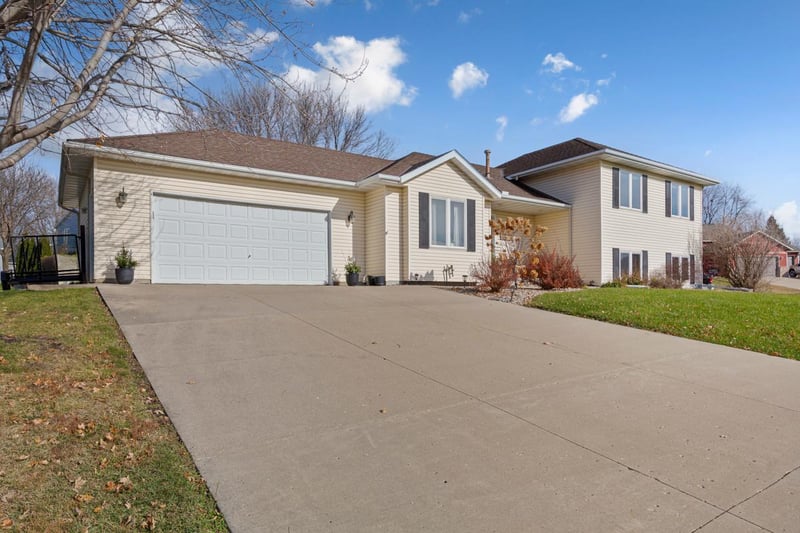 405 Thomas Dr, Eagle Lake, MN 56024