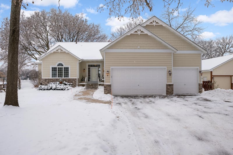 3133 Spring Lake Rd SW, Prior Lake, MN 55372