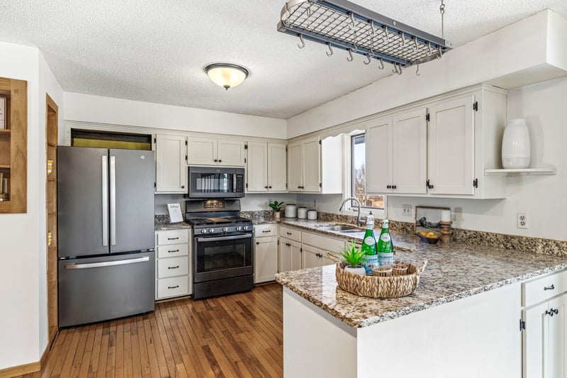 3301 Edgemere Ave, Saint Anthony, MN 55418