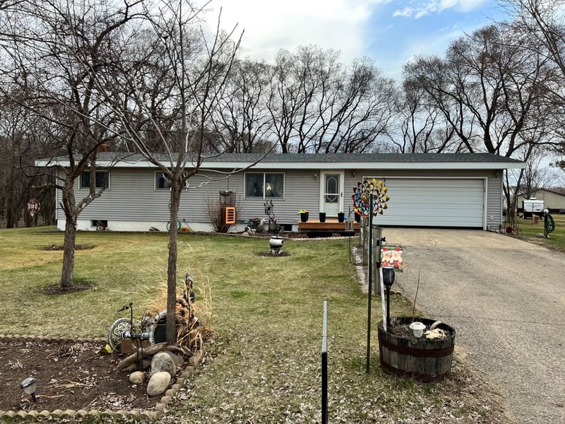 8042 Meades Addn Dr SE, Alexandria, MN 56308