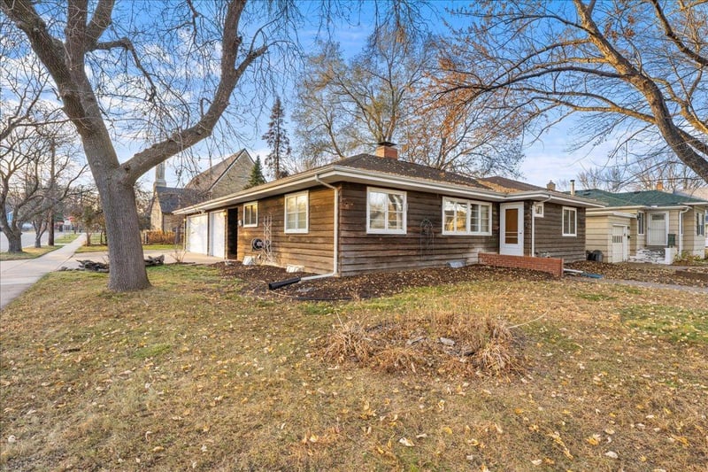406 2nd St N, Bayport, MN 55003