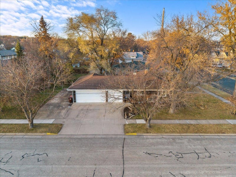 406 2nd St N, Bayport, MN 55003