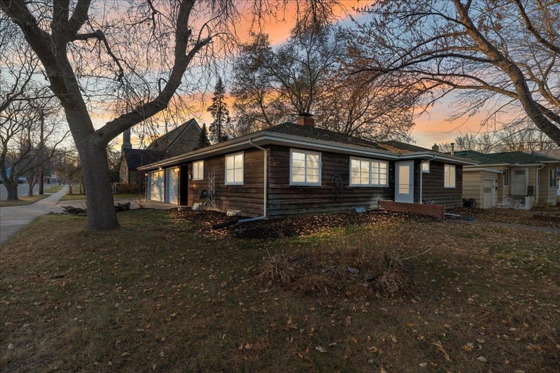 406 2nd St N, Bayport, MN 55003