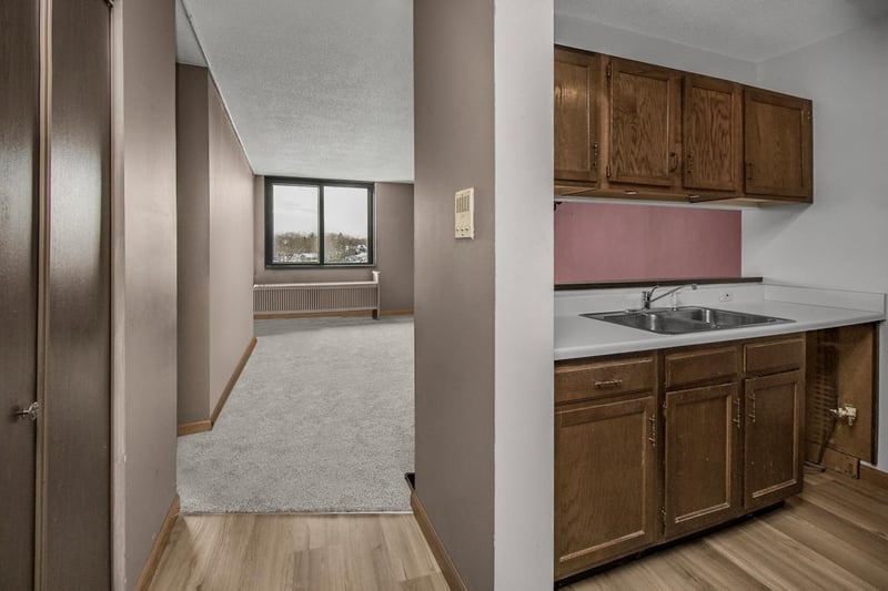 1181 Edgcumbe Rd #406, Saint Paul, MN 55105