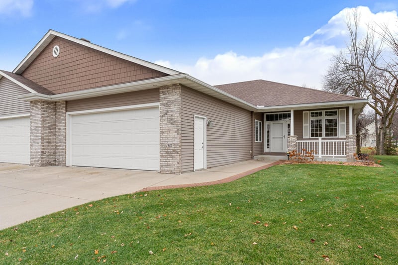 1985 Raspberry Ridge Pl NE, Owatonna, MN 55060