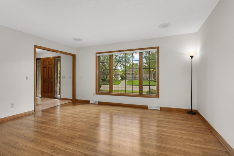 1318 W Royal Oaks Dr, Shoreview, MN 55126
