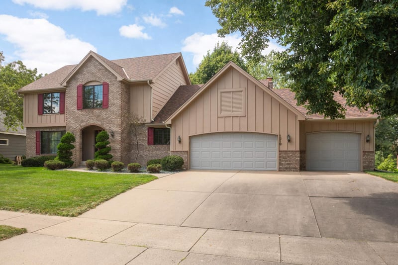 1318 W Royal Oaks Dr, Shoreview, MN 55126