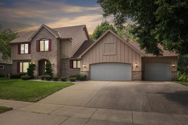 1318 W Royal Oaks Dr, Shoreview, MN 55126