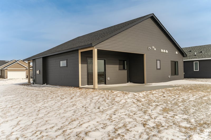 2011 Douglas Trail Dr SE, Pine Island, MN 55963