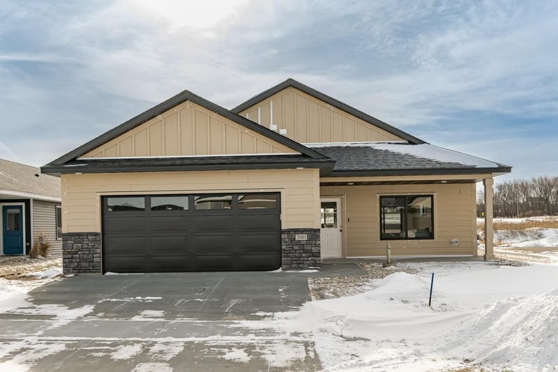 2011 Douglas Trail Dr SE, Pine Island, MN 55963