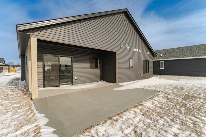 2011 Douglas Trail Dr SE, Pine Island, MN 55963