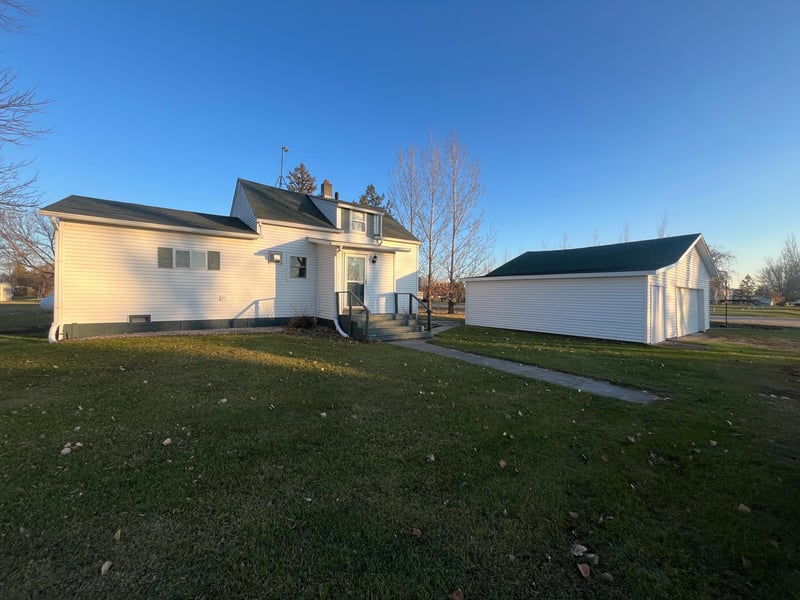 514 Adams Ave SW, Red Lake Falls, MN 56750