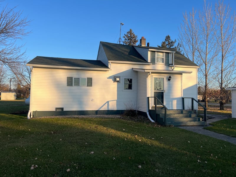 514 Adams Ave SW, Red Lake Falls, MN 56750