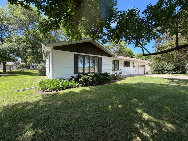 514 Fir Ave, Westbrook, MN 56183