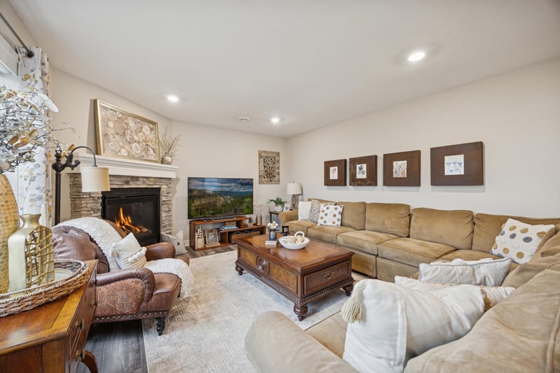 7230 Bay Dr, Lino Lakes, MN 55038