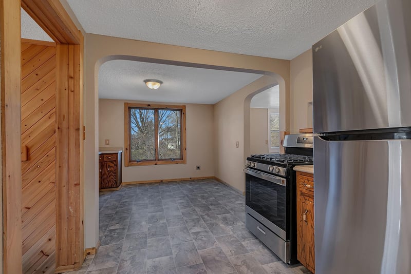 6150 193rd Ave NE, New London, MN 56273