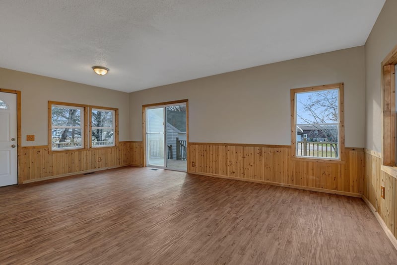 6150 193rd Ave NE, New London, MN 56273