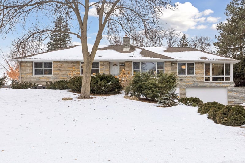 2141 Scott Ave N, Golden Valley, MN 55422
