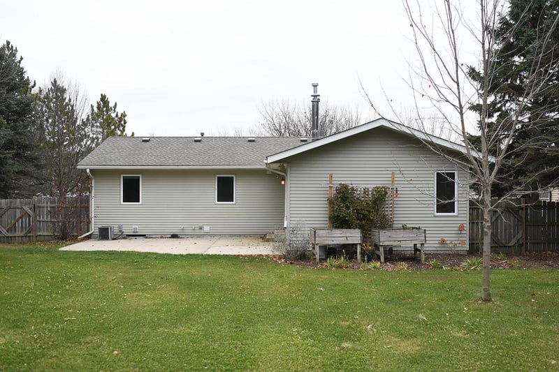222 Lakeview Dr, Spicer, MN 56288