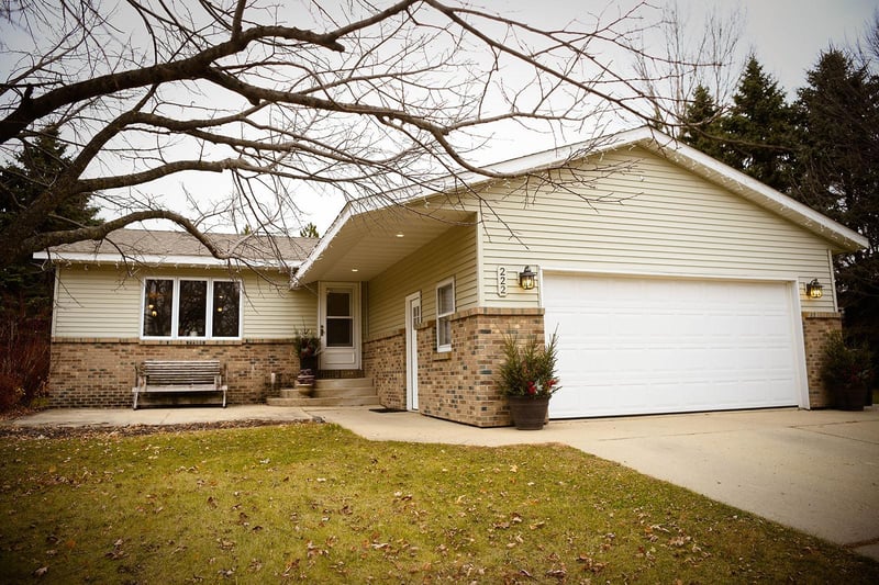 222 Lakeview Dr, Spicer, MN 56288