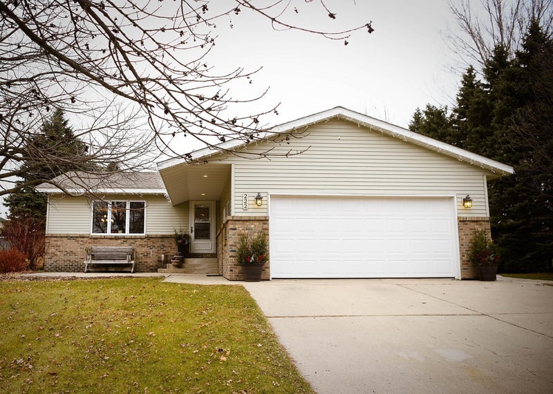 222 Lakeview Dr, Spicer, MN 56288