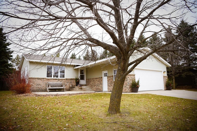 222 Lakeview Dr, Spicer, MN 56288
