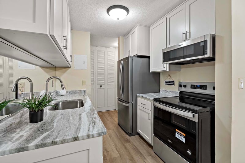 2800 Hamline Ave N #112, Roseville, MN 55113