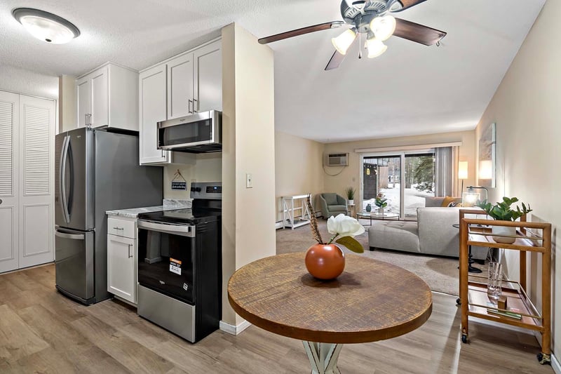 2800 Hamline Ave N #112, Roseville, MN 55113