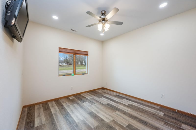 1965 Norway Ave, Windom, MN 56101