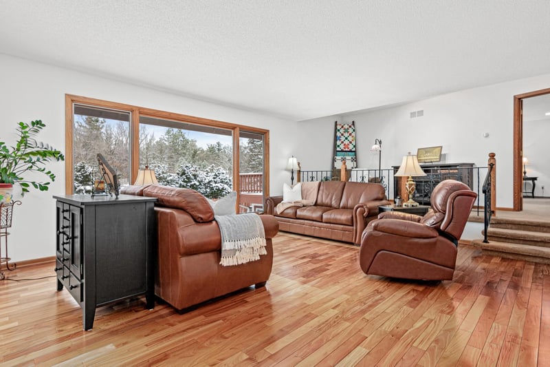 10 Hay Camp Rd, North Oaks, MN 55127