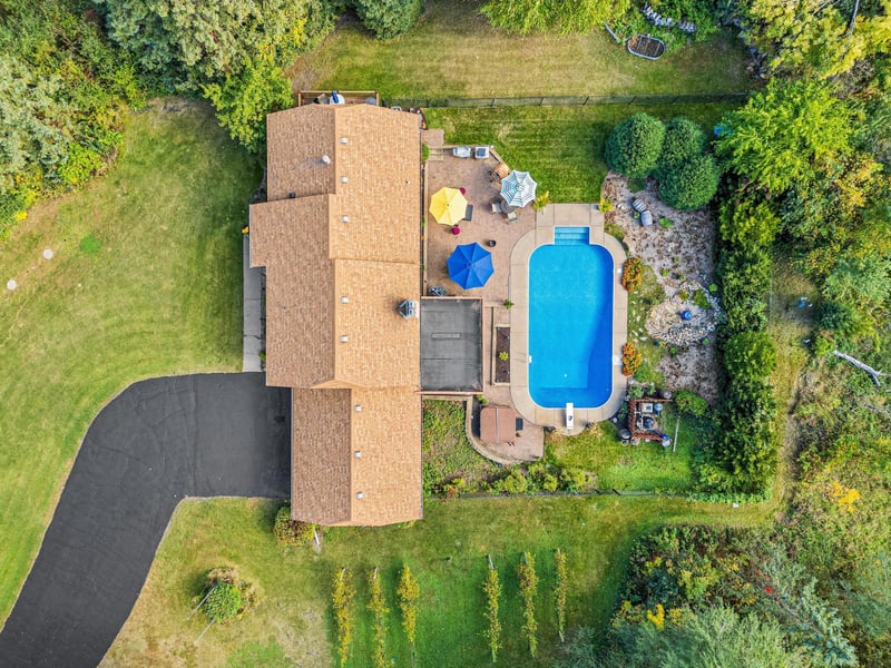 10 Hay Camp Rd, North Oaks, MN 55127
