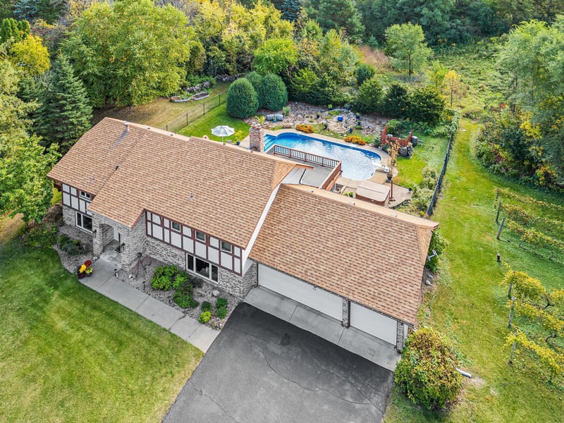 10 Hay Camp Rd, North Oaks, MN 55127