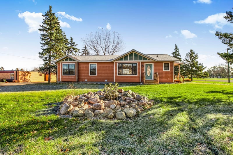 18 N Douglas Ave, Carlos, MN 56319