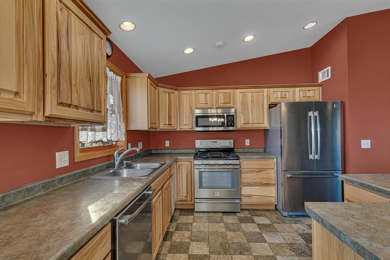 18 N Douglas Ave, Carlos, MN 56319