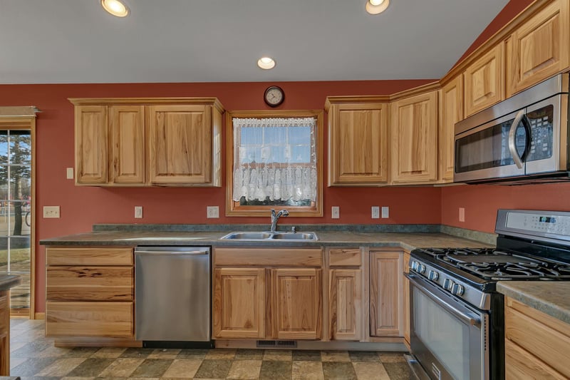18 N Douglas Ave, Carlos, MN 56319