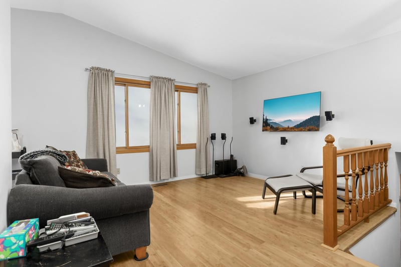 3007 Thunder Bay Rd, Little Canada, MN 55117