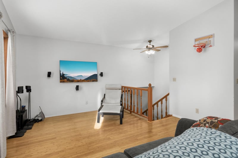 3007 Thunder Bay Rd, Little Canada, MN 55117