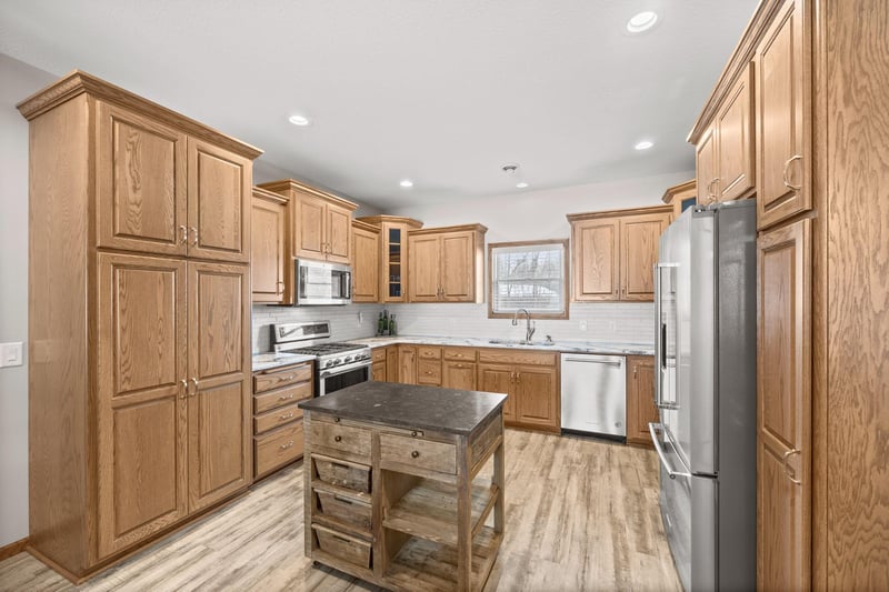804 Mitchell Ct, Glencoe, MN 55336