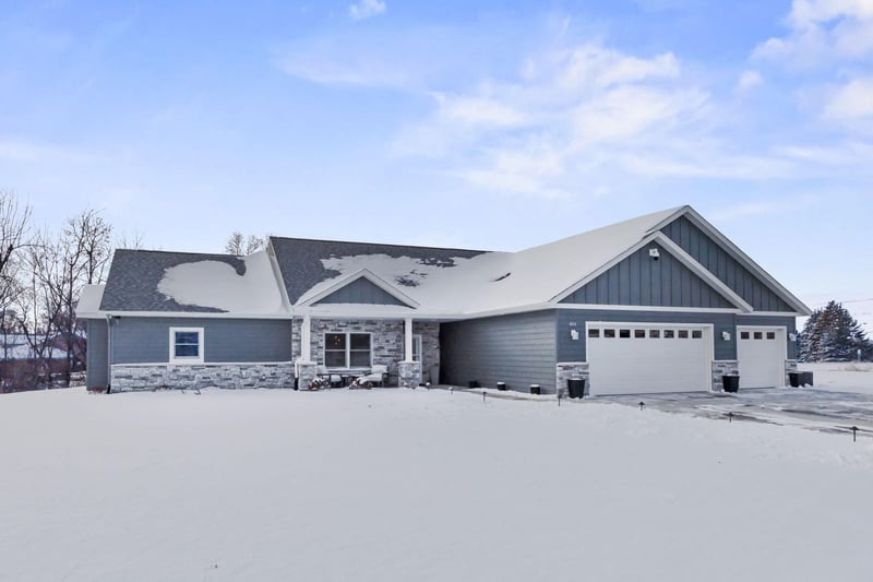 804 Mitchell Ct, Glencoe, MN 55336