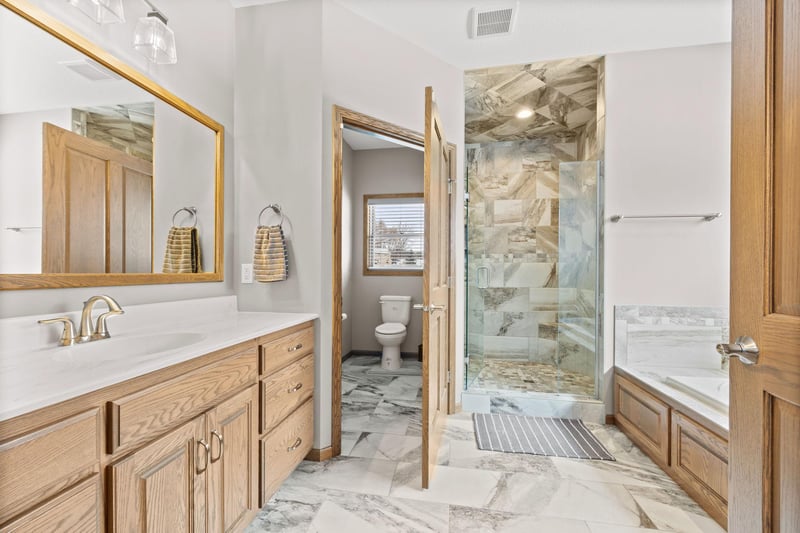 804 Mitchell Ct, Glencoe, MN 55336