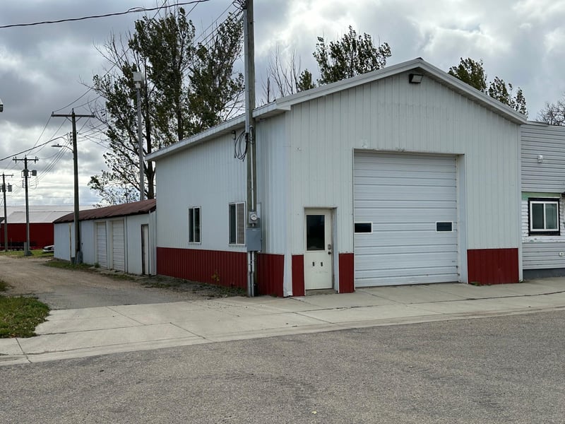 207 W Lincoln St, Hendricks, MN 56136