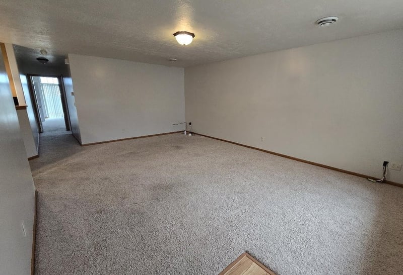 150 Ridgeview Dr, Pipestone, MN 56164