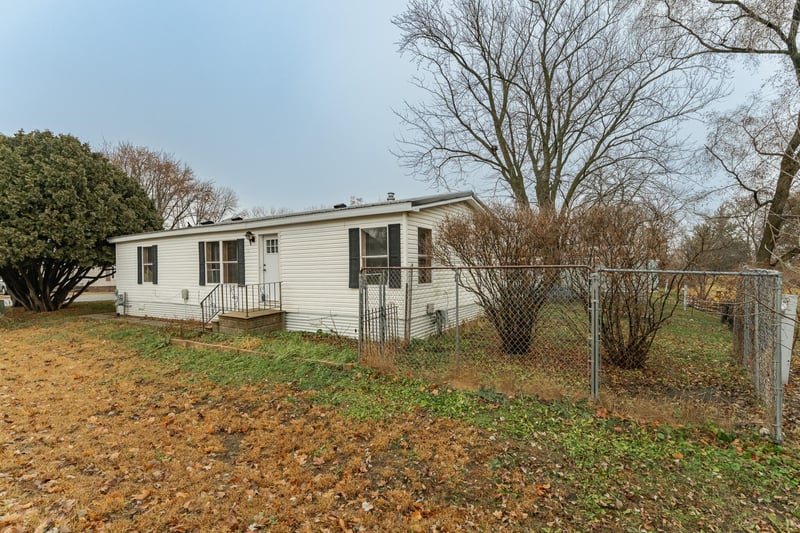 10 Park Dr NW, Eyota, MN 55934