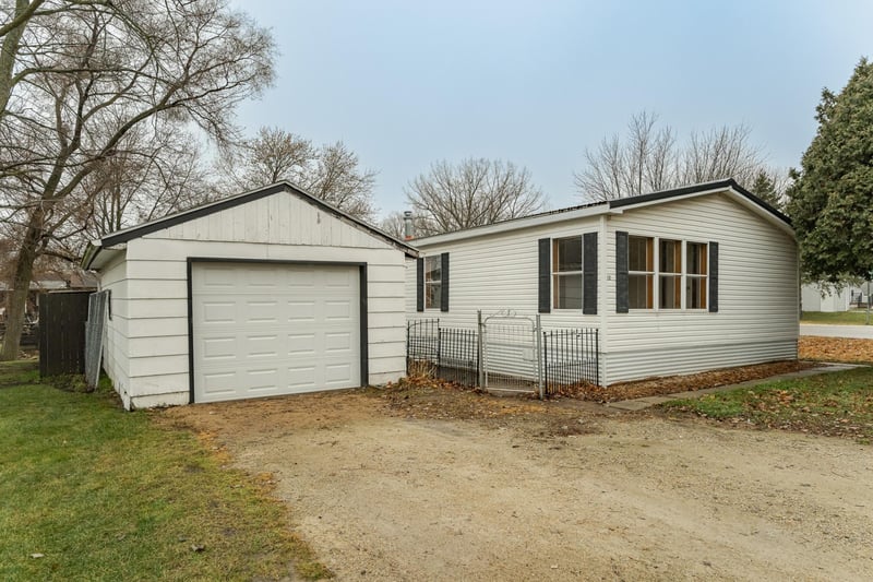10 Park Dr NW, Eyota, MN 55934