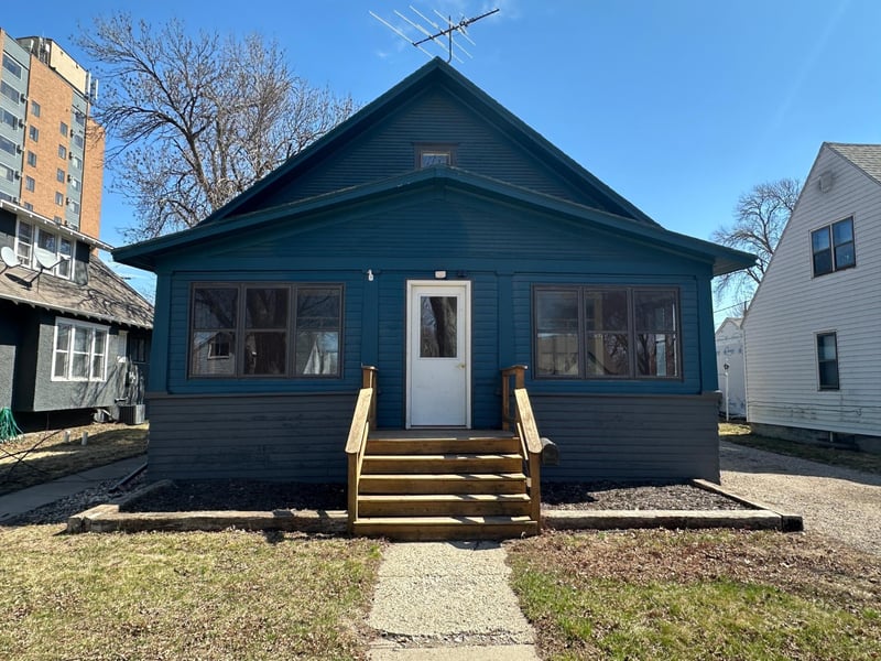 219 3rd Ave SW, Pipestone, MN 56164