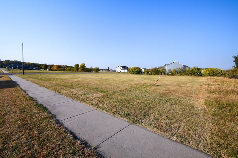 320 Kira Ct, Paynesville, MN 56362